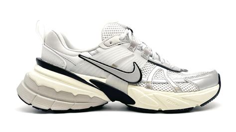 nike chunky dad shoes.